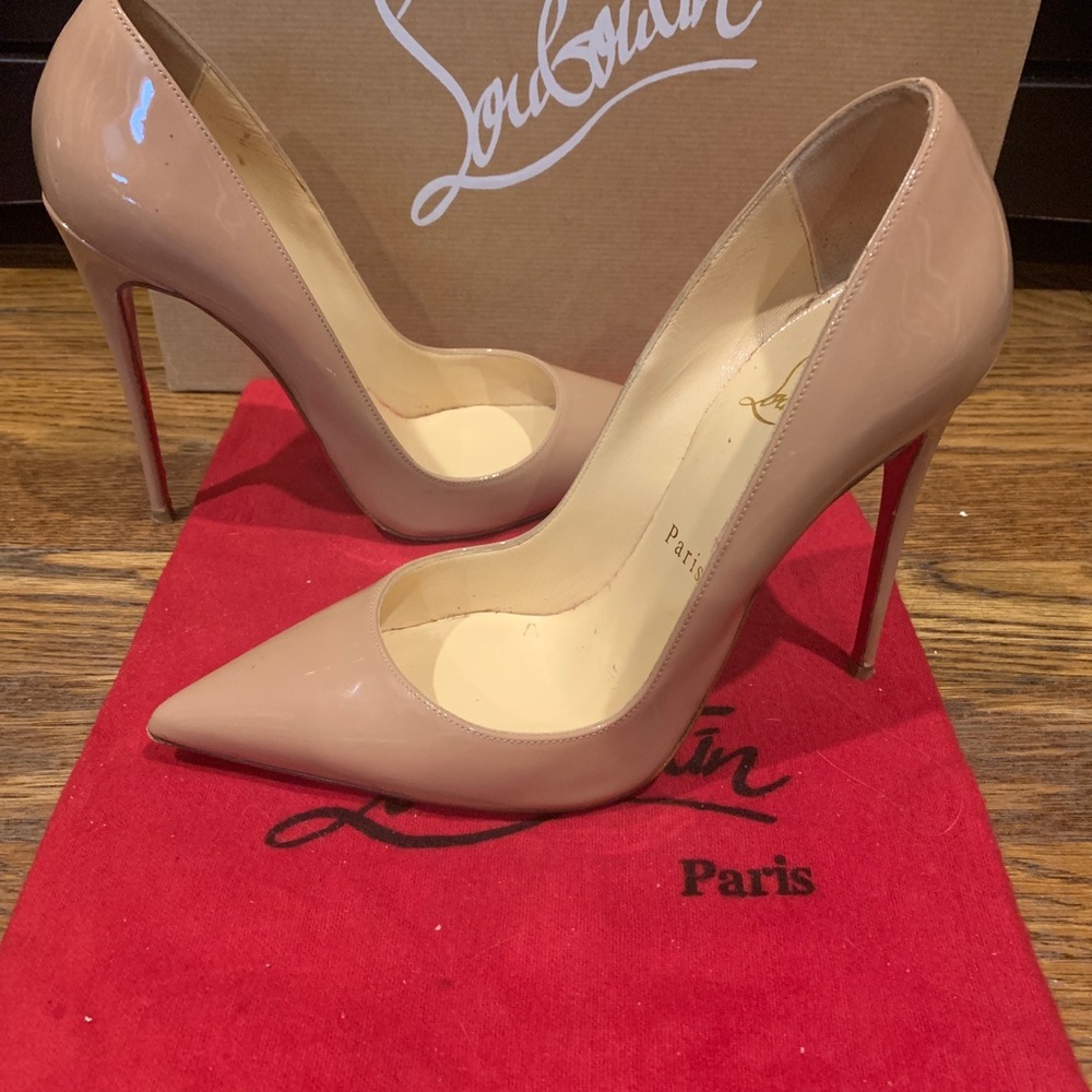 💲SOLD💲Christian louboutin nude so Kate heel